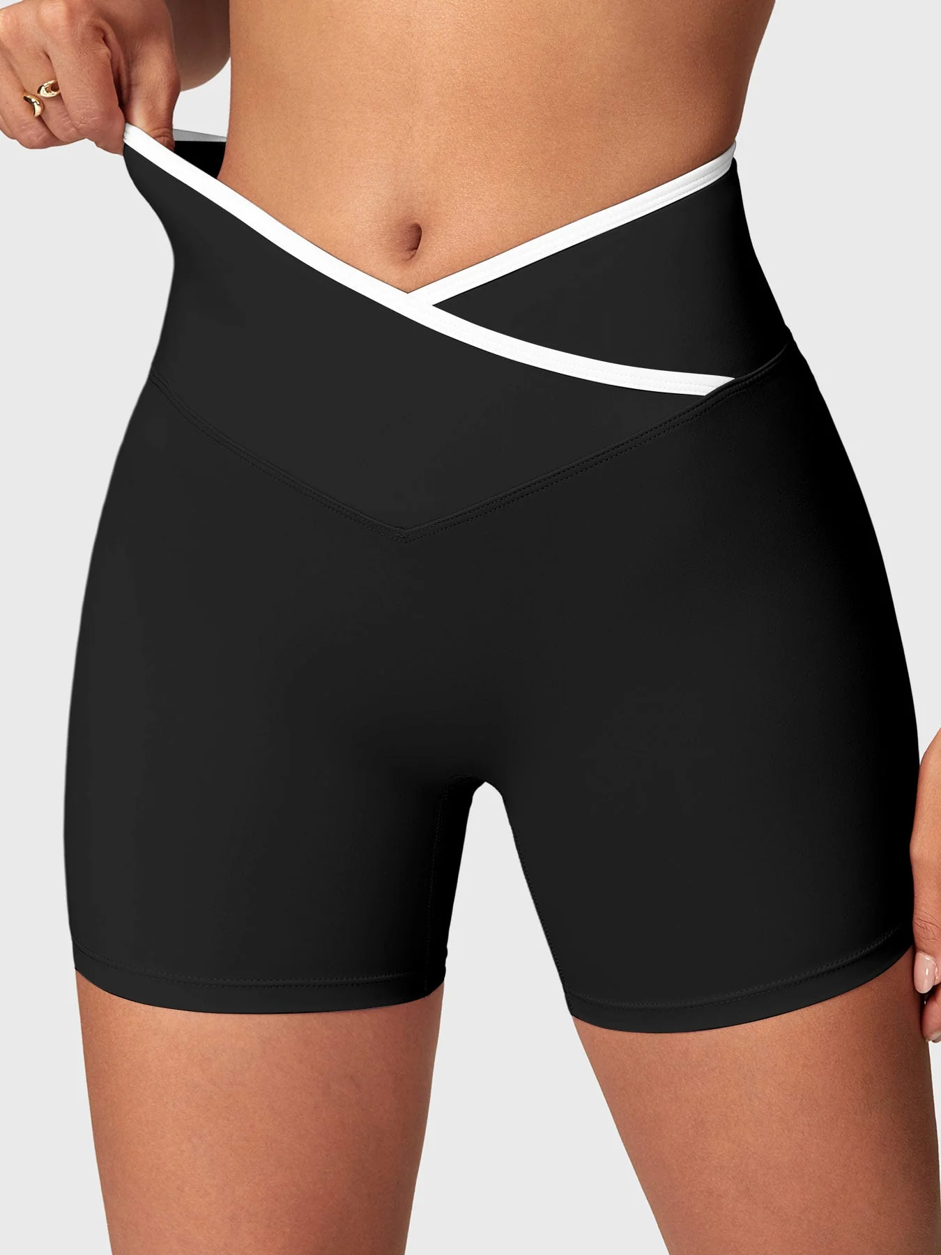 Yeoreo Alberta Contrast Trim Short Sports Set - Image 10