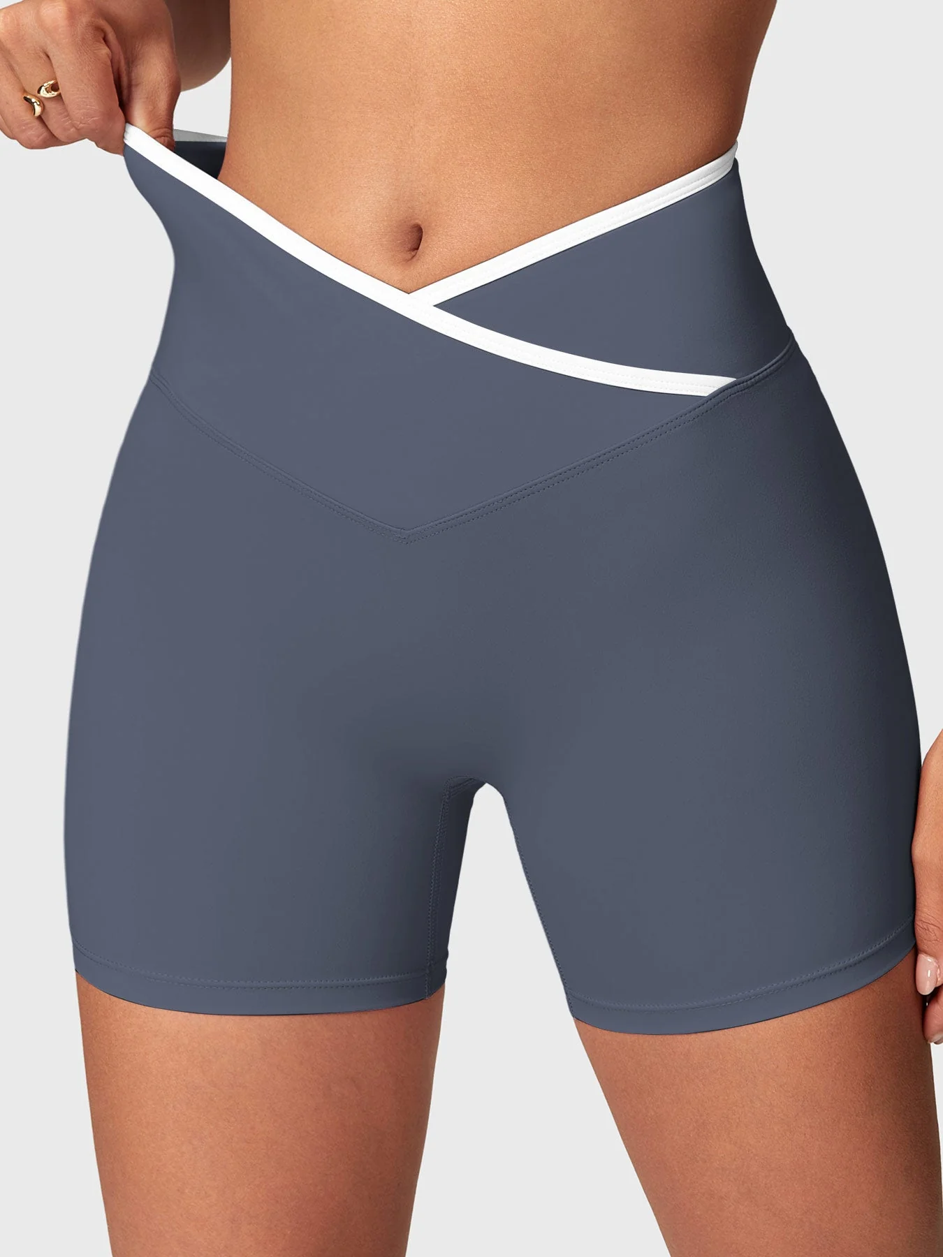 Yeoreo Alberta Contrast Trim Short Sports Set - Image 16