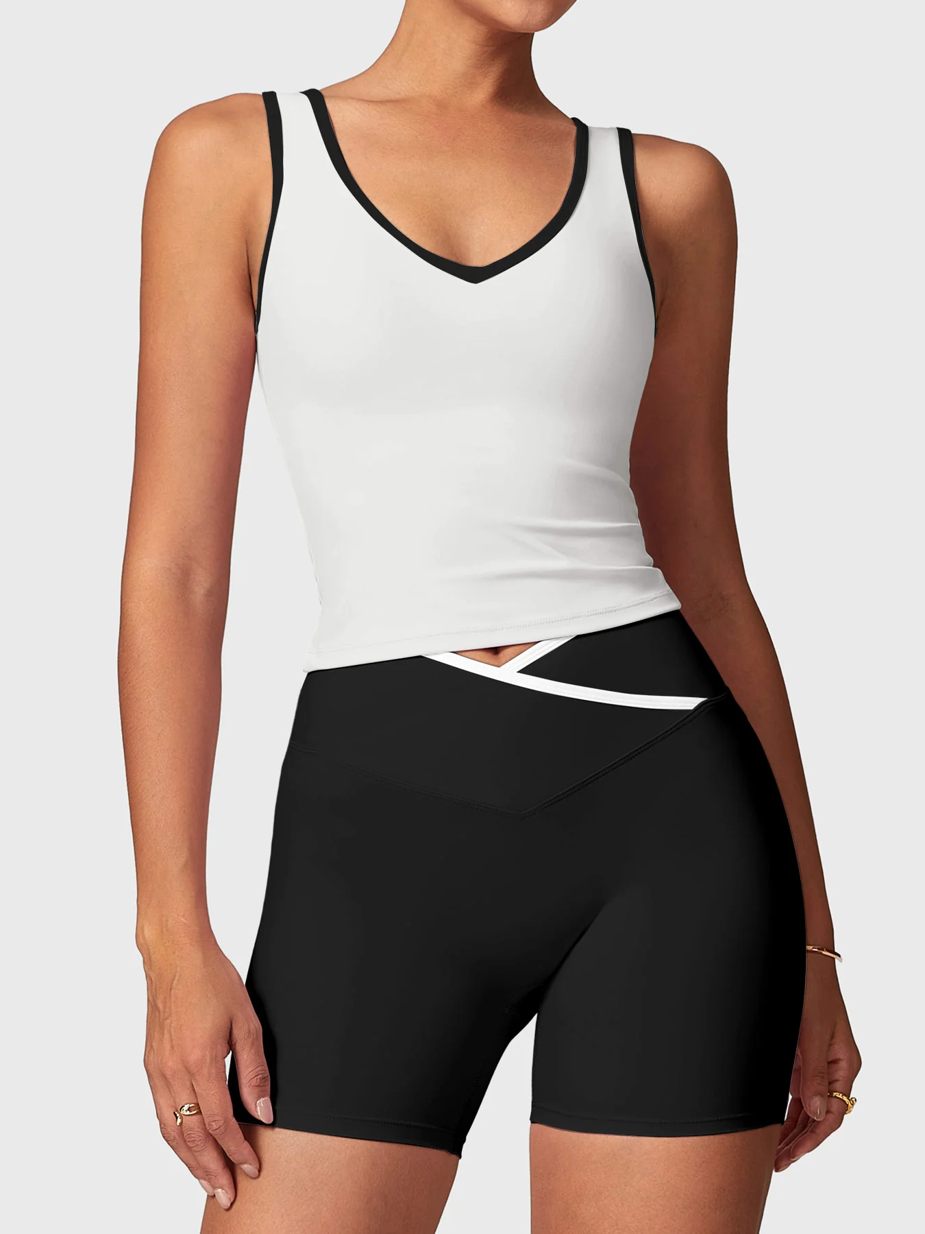 Yeoreo Alberta Contrast Trim Short Sports Set - Image 37