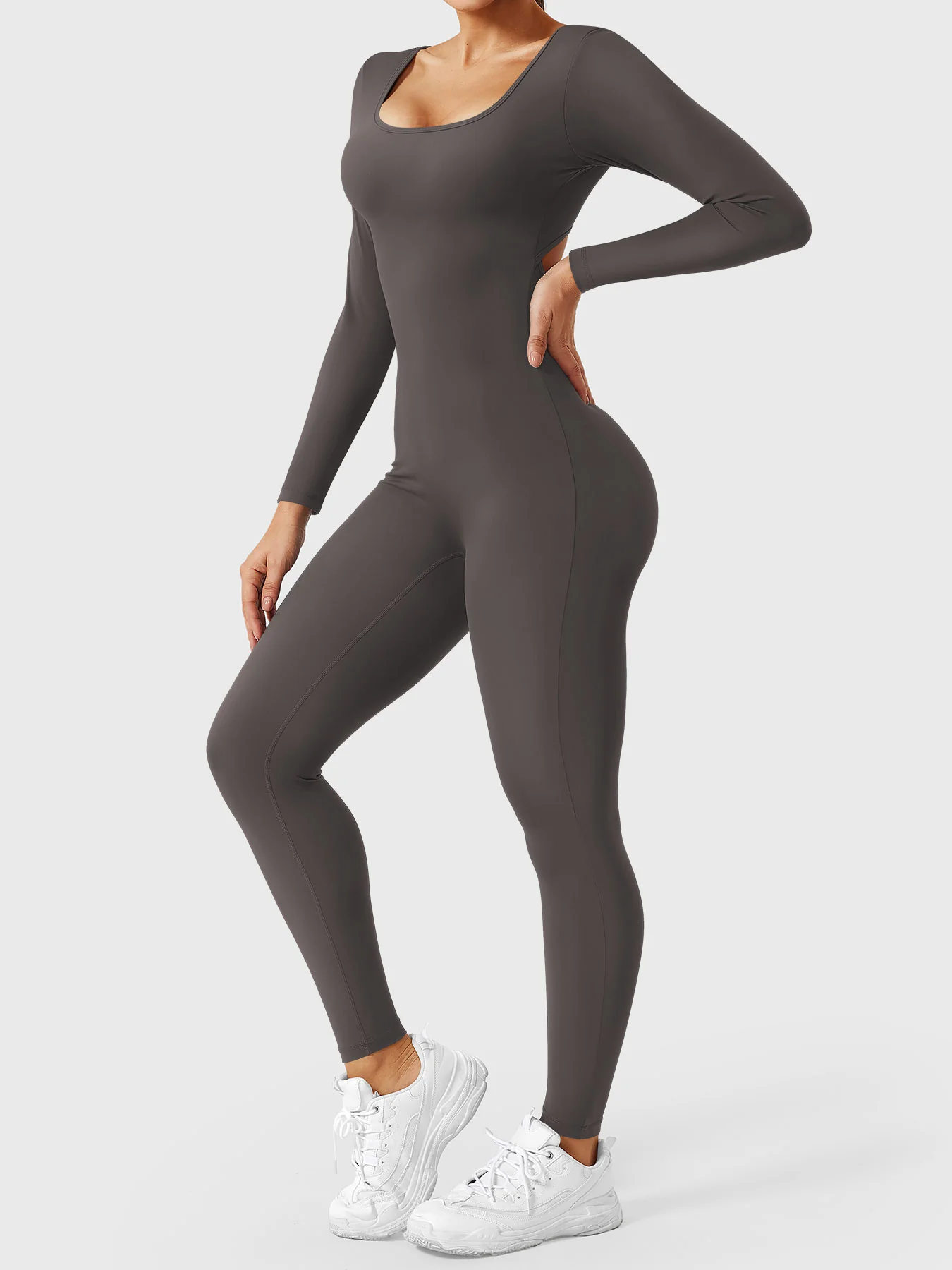 Yeoreo Lizvette V-Back Long Sleeves Jumpsuit - Image 21