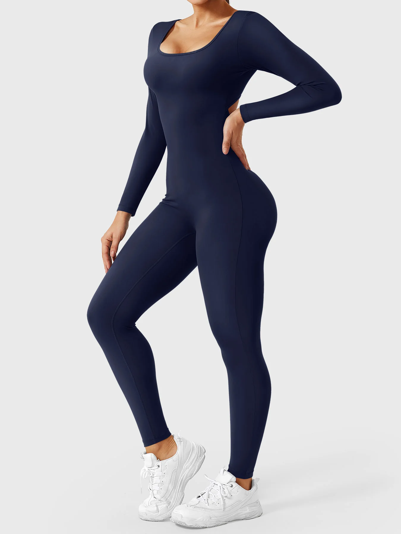 Yeoreo Lizvette V-Back Long Sleeves Jumpsuit - Image 3